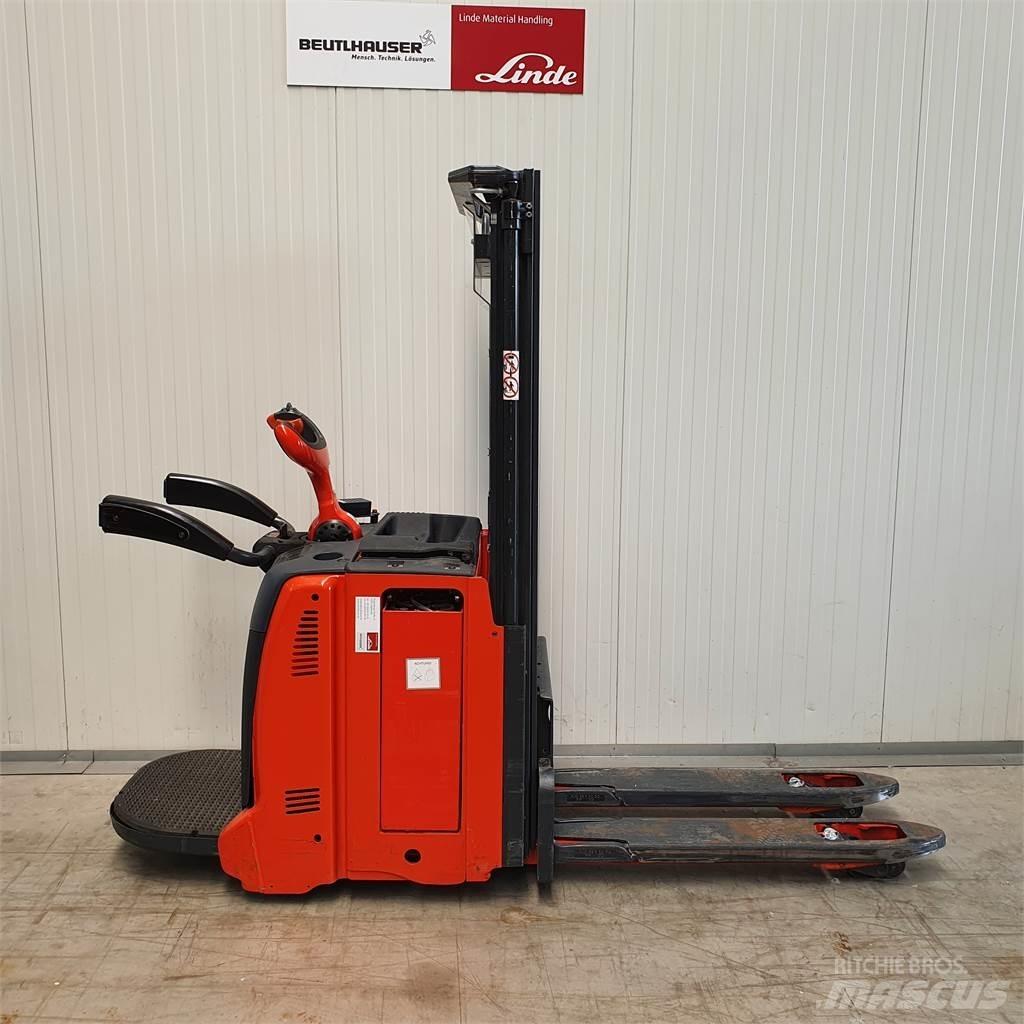 Linde D12AP Pedestrian stacker