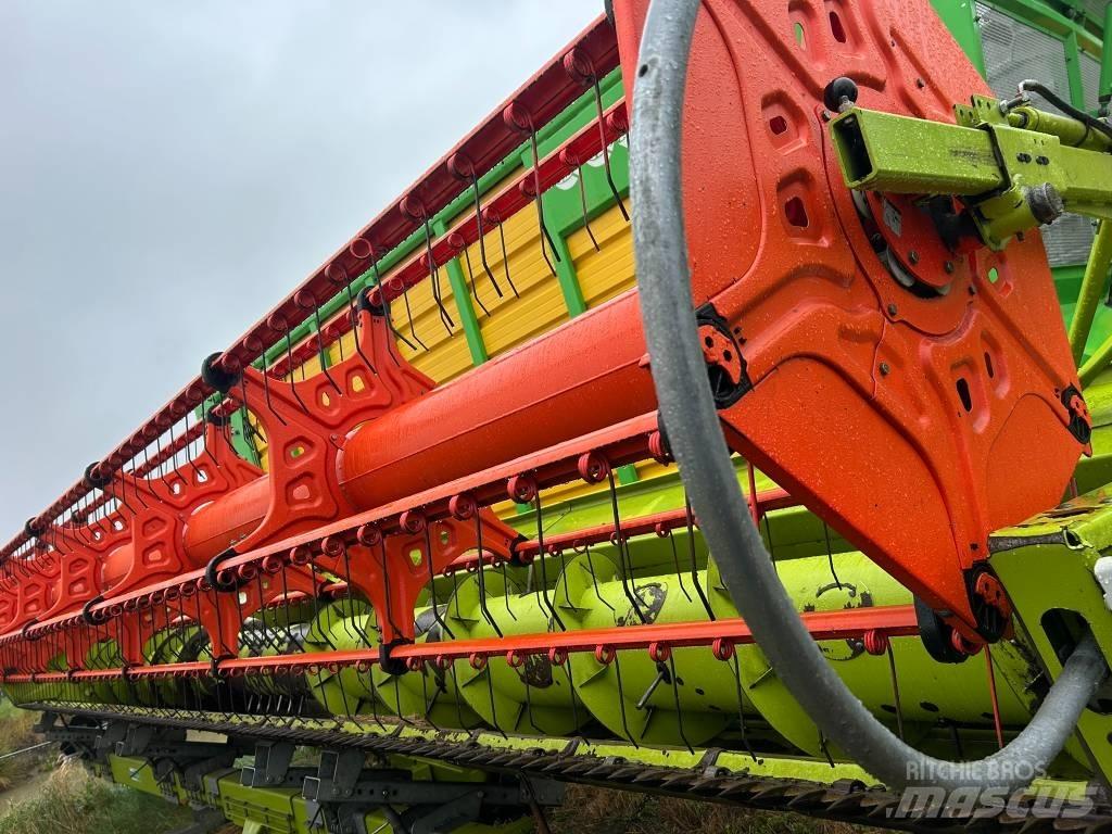 CLAAS Lexion 670 4x4 Combine harvesters