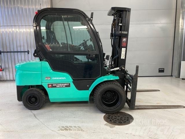 Mitsubishi FD35N Diesel trucks