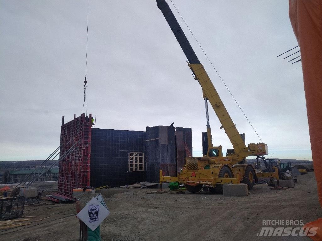 Grove RT 9100 Rough terrain cranes