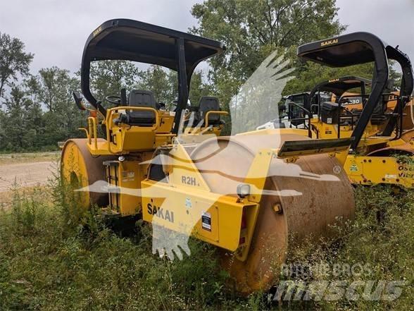 Sakai R2H-4 Single drum rollers