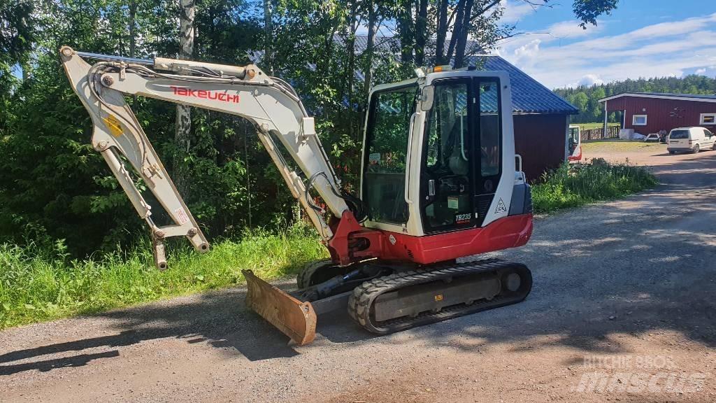 Takeuchi TB235 Mini excavators < 7t (Mini diggers)
