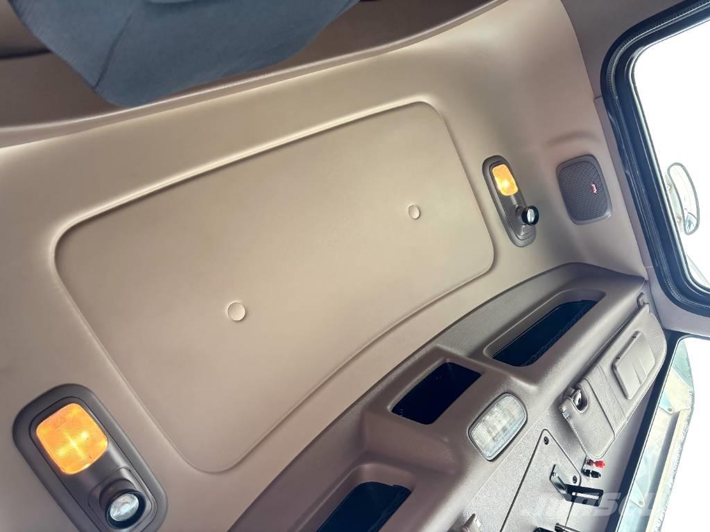 Peterbilt 389 Recovery vehicles