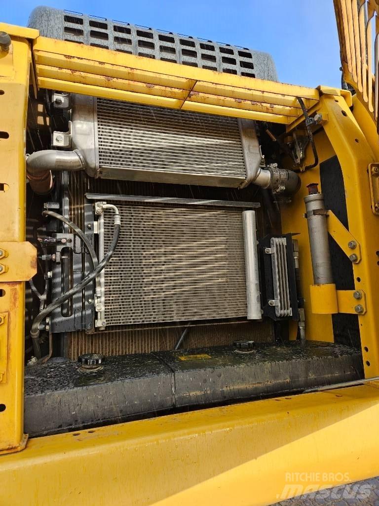 Komatsu PC210LC-11 Crawler excavators