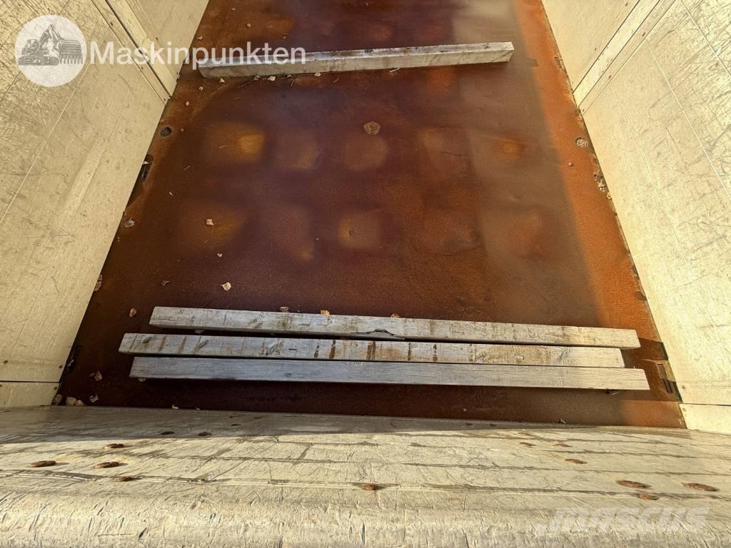 Volvo FM 12 Tipper trucks