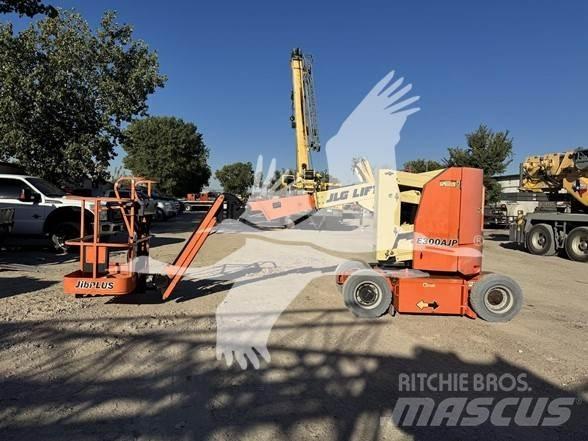 JLG E300AJP Articulated boom lifts