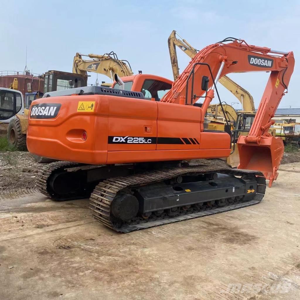 Doosan DX 225 LC Crawler excavators