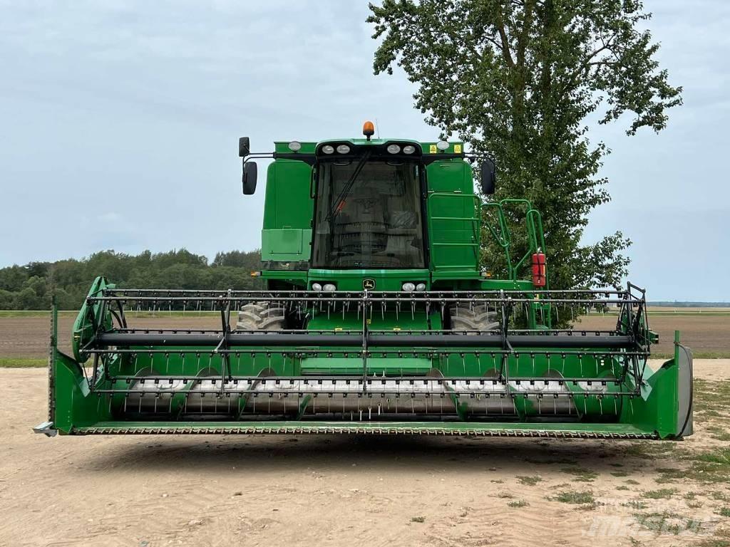 John Deere 1570 Combine harvesters