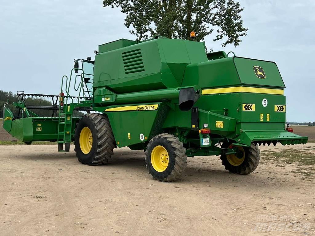 John Deere 1570 Combine harvesters