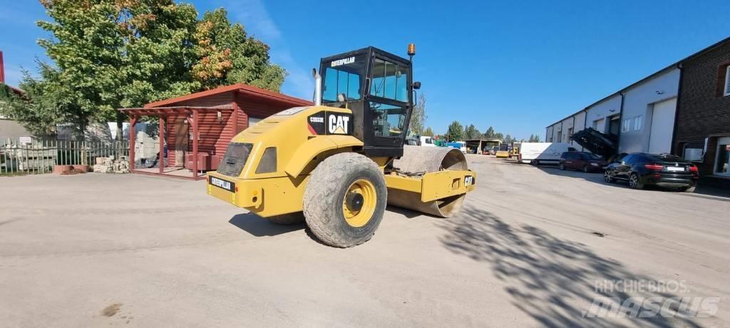 CAT CS 533 Single drum rollers