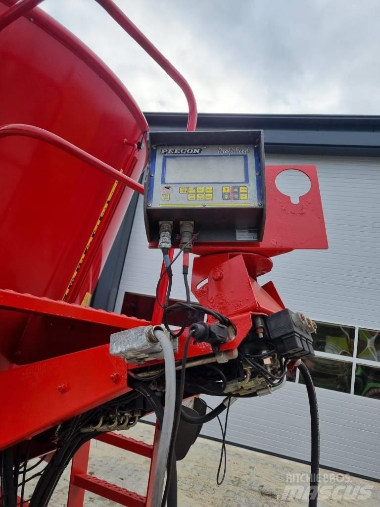 Peecon vme 200 twin Animal feeders