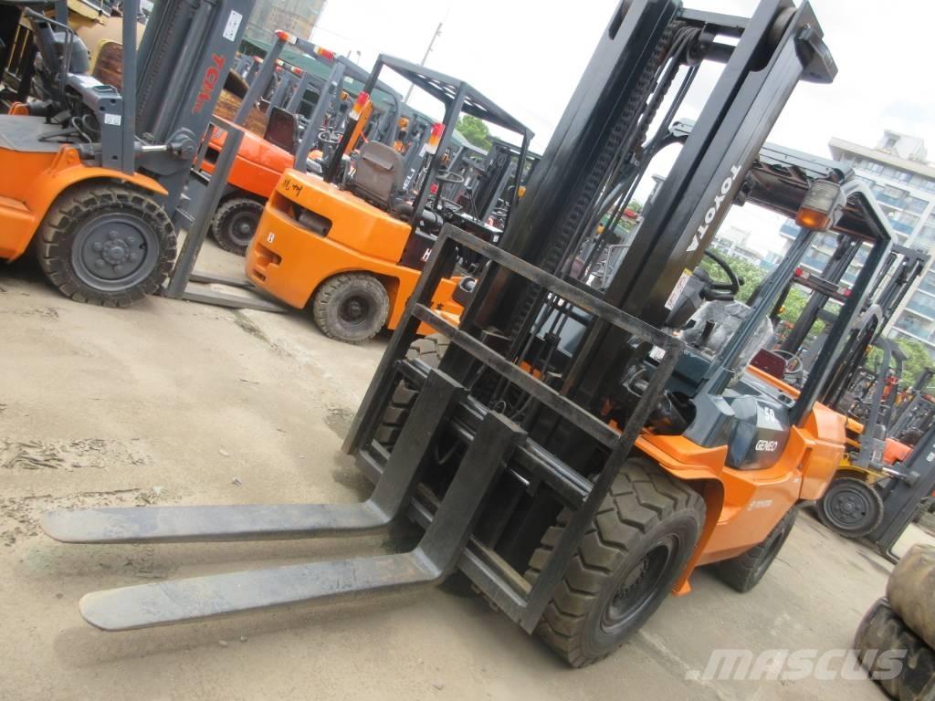 Toyota FD 30 Diesel trucks