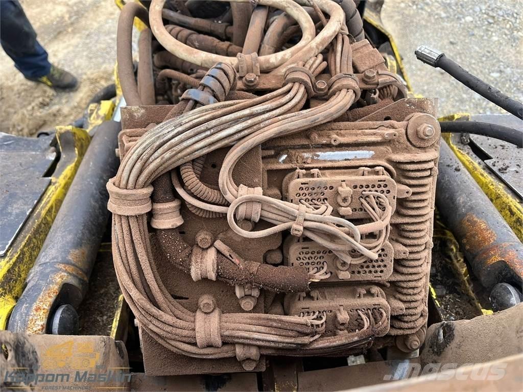 John Deere H415 Harvester heads