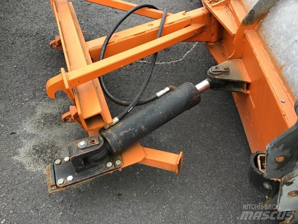  Pure 200 Snow blades and plows