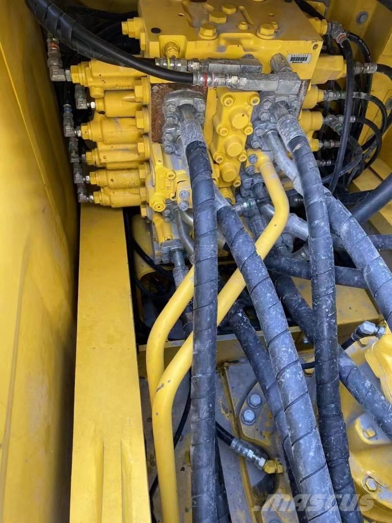 Komatsu 240LC-8 Crawler excavators