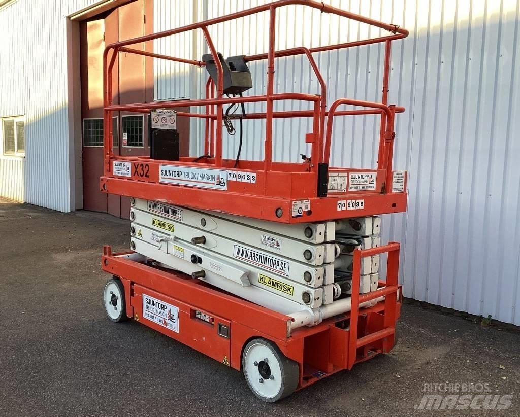 UpRight X32 Scissor lifts
