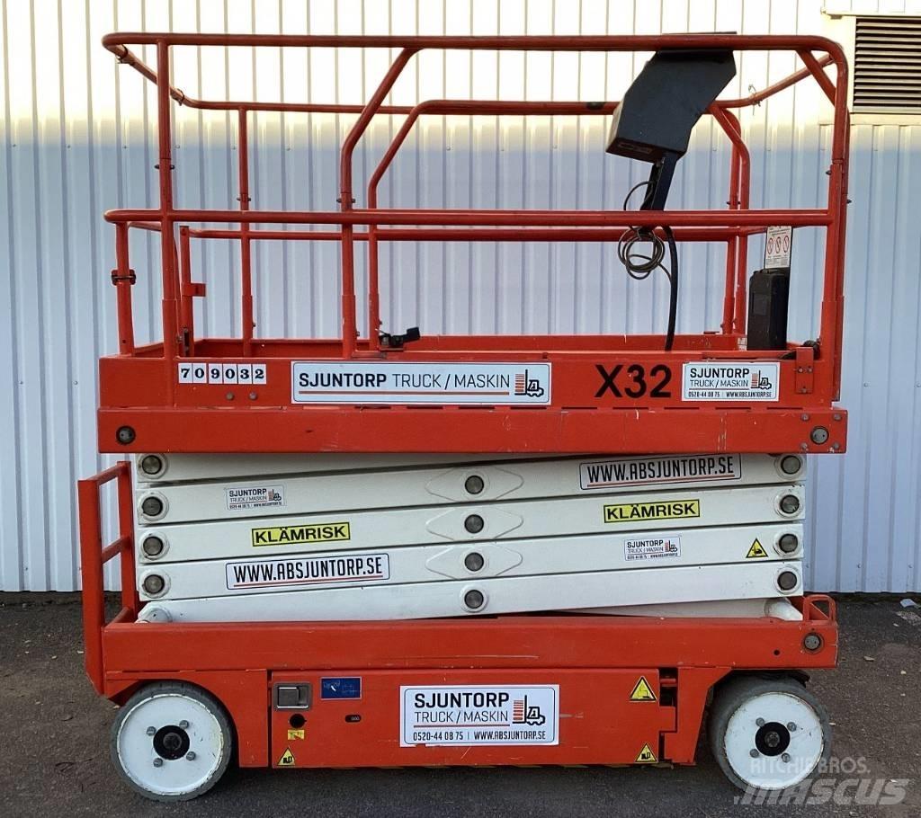 UpRight X32 Scissor lifts