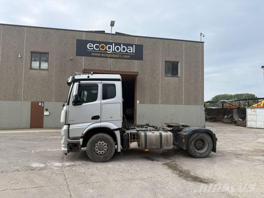 Mercedes-Benz 1851 Prime Movers