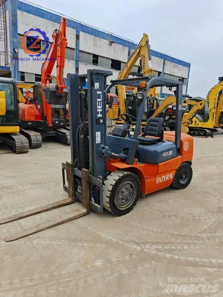 Heli CPCD 30 Diesel trucks