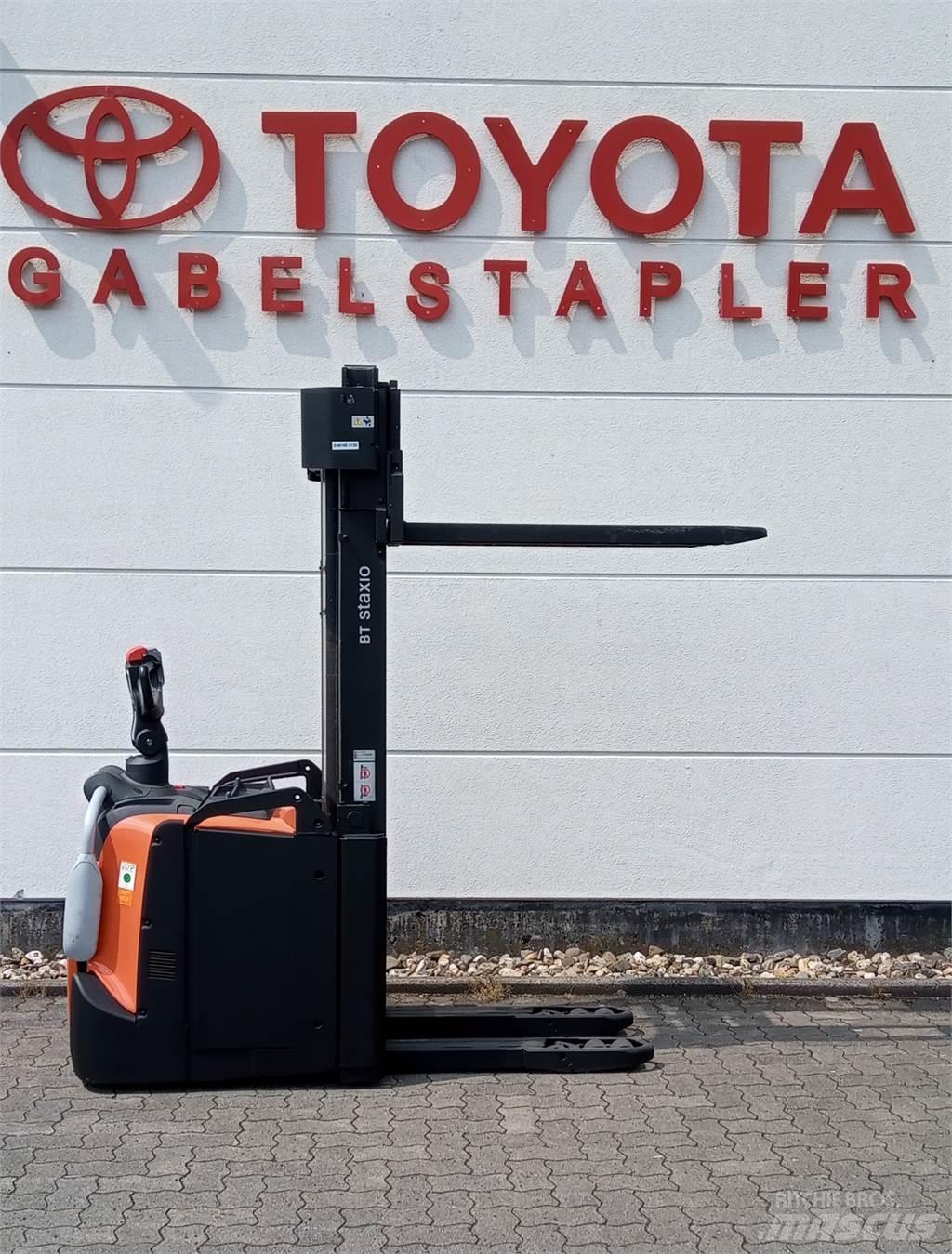 Toyota SPE160L Pedestrian stacker