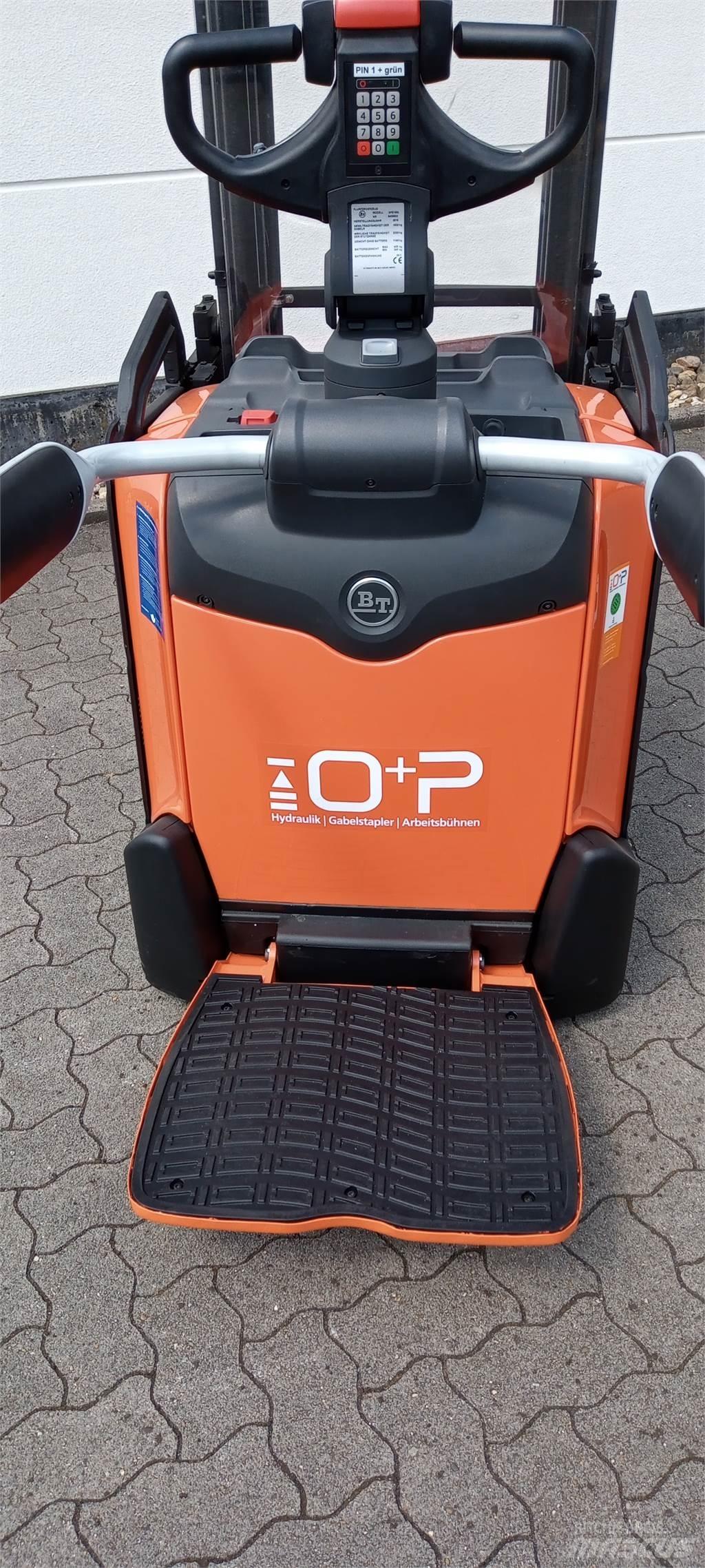 Toyota SPE160L Pedestrian stacker