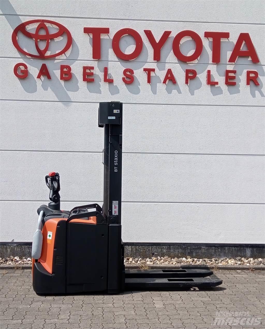 Toyota SPE160L Pedestrian stacker