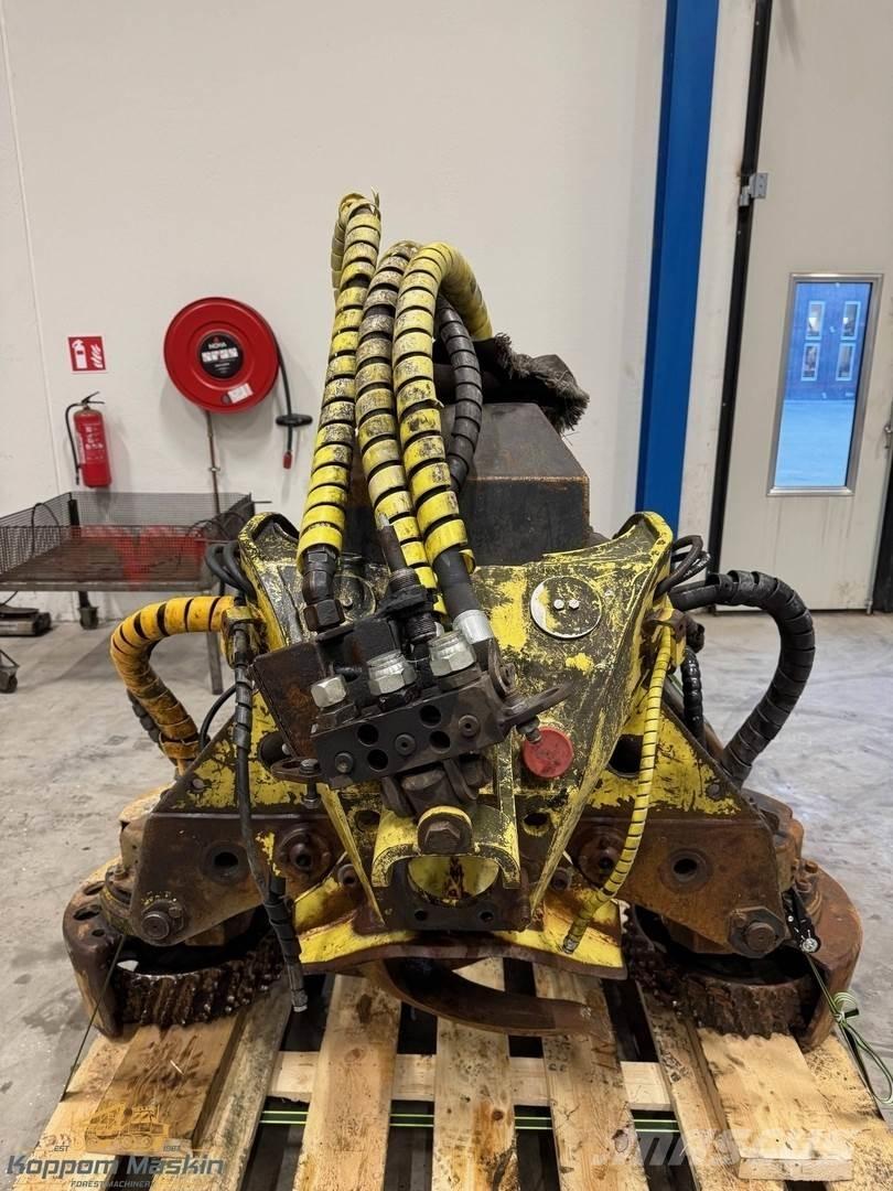 John Deere H480C Harvester heads