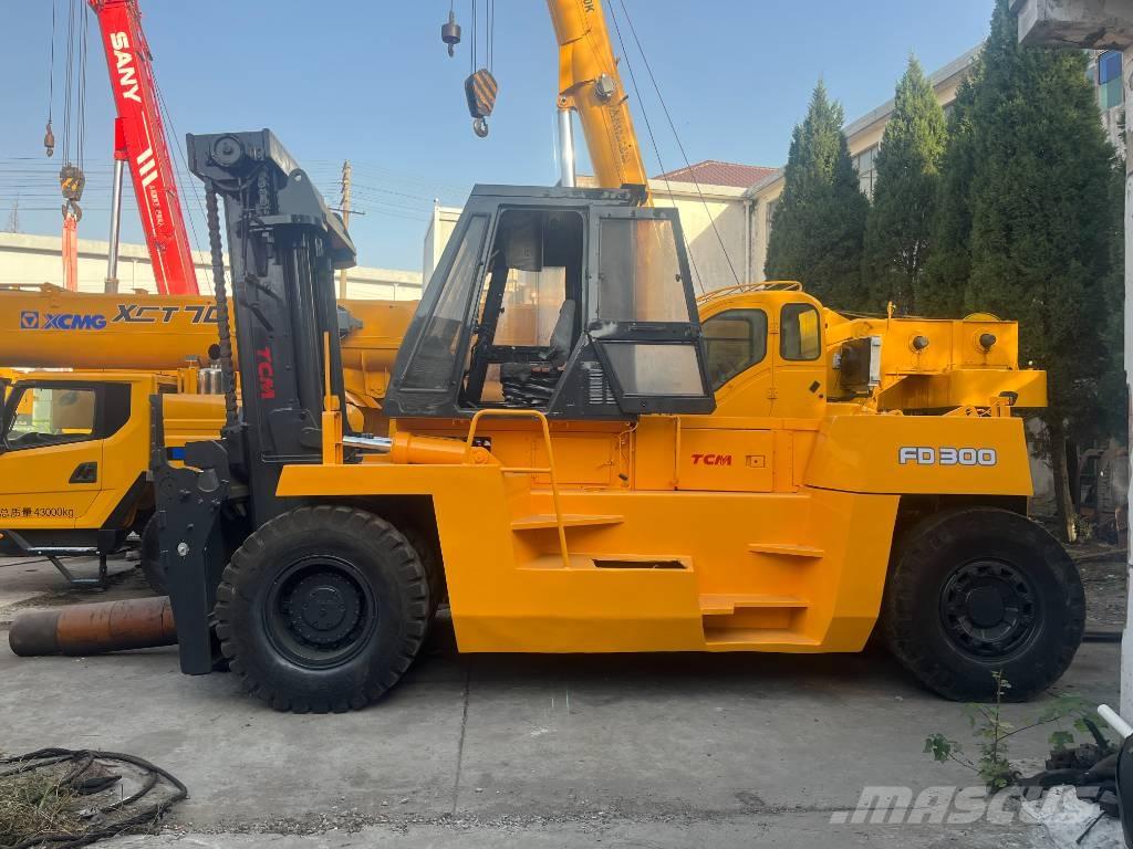 TCM FD 30 T Diesel trucks