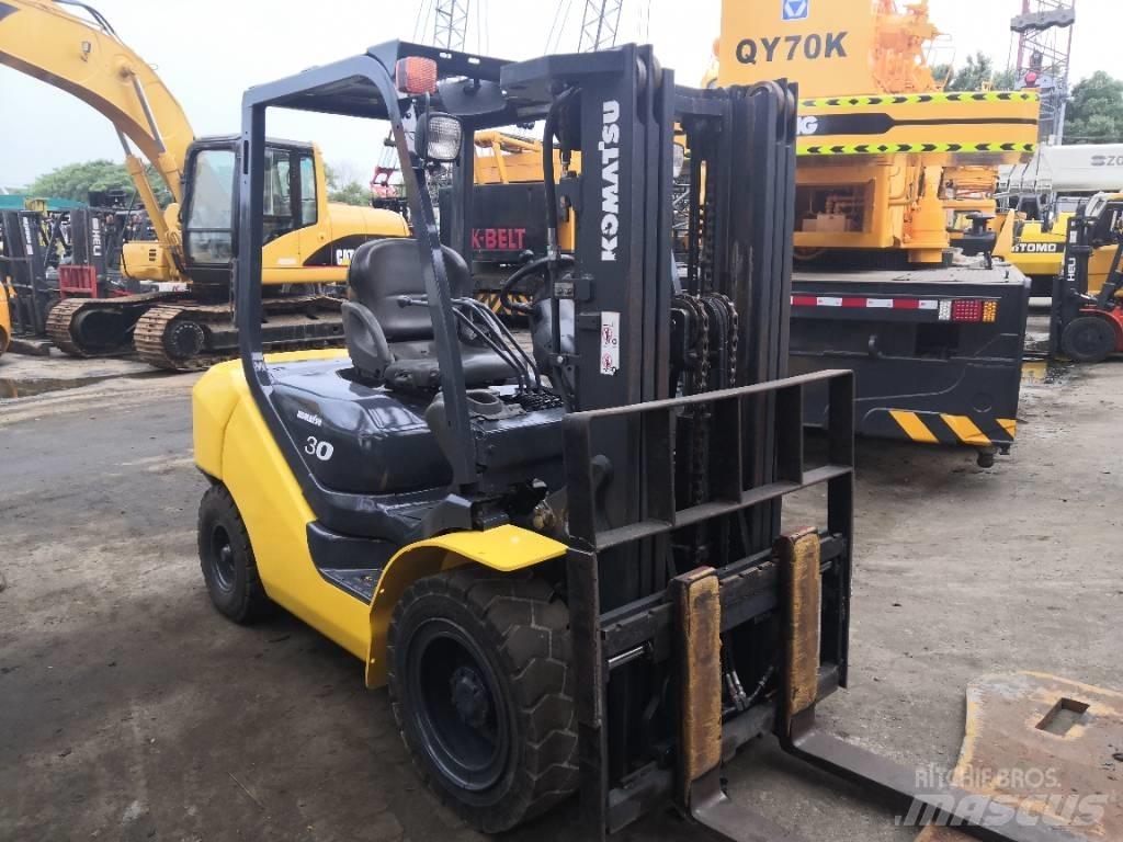 Komatsu 30 Diesel trucks