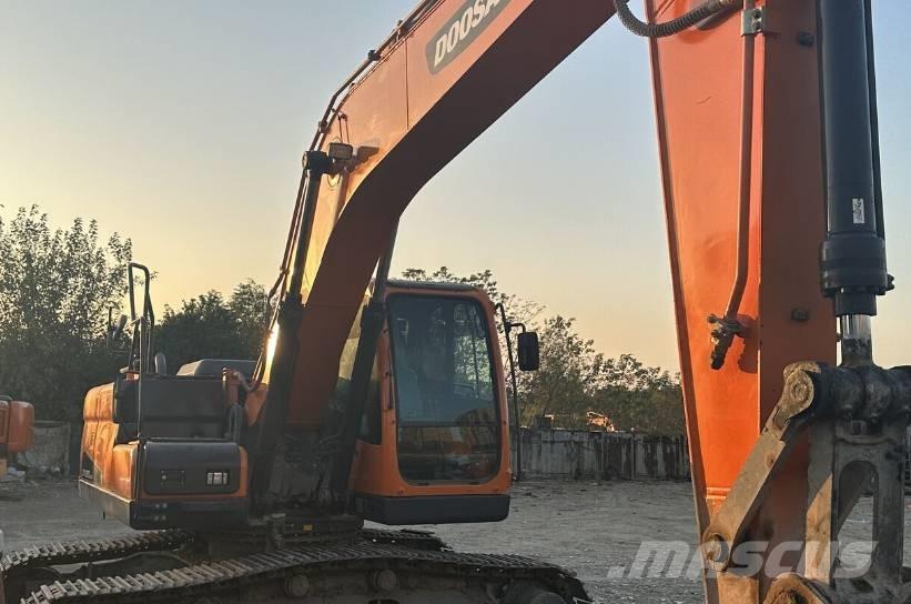 Doosan DX220 Crawler excavators