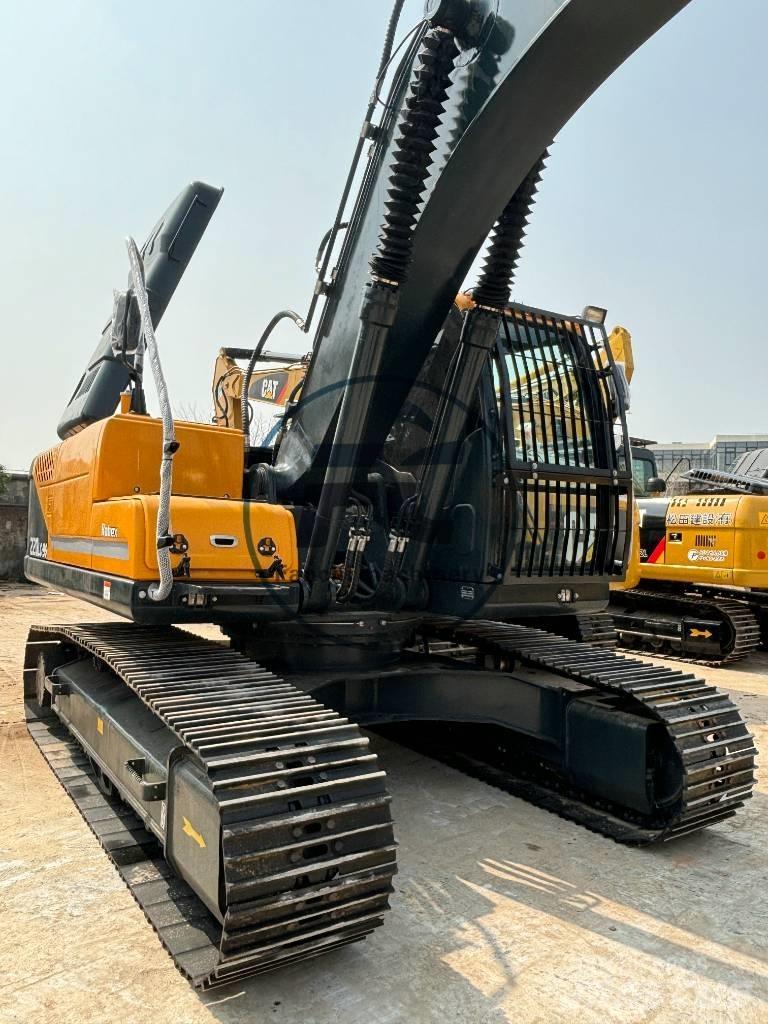 Hyundai 220LC Mini excavators  7t - 12t