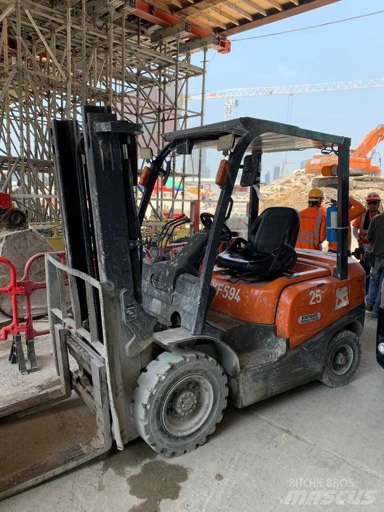 TCM Forklift FD25T4 Diesel trucks