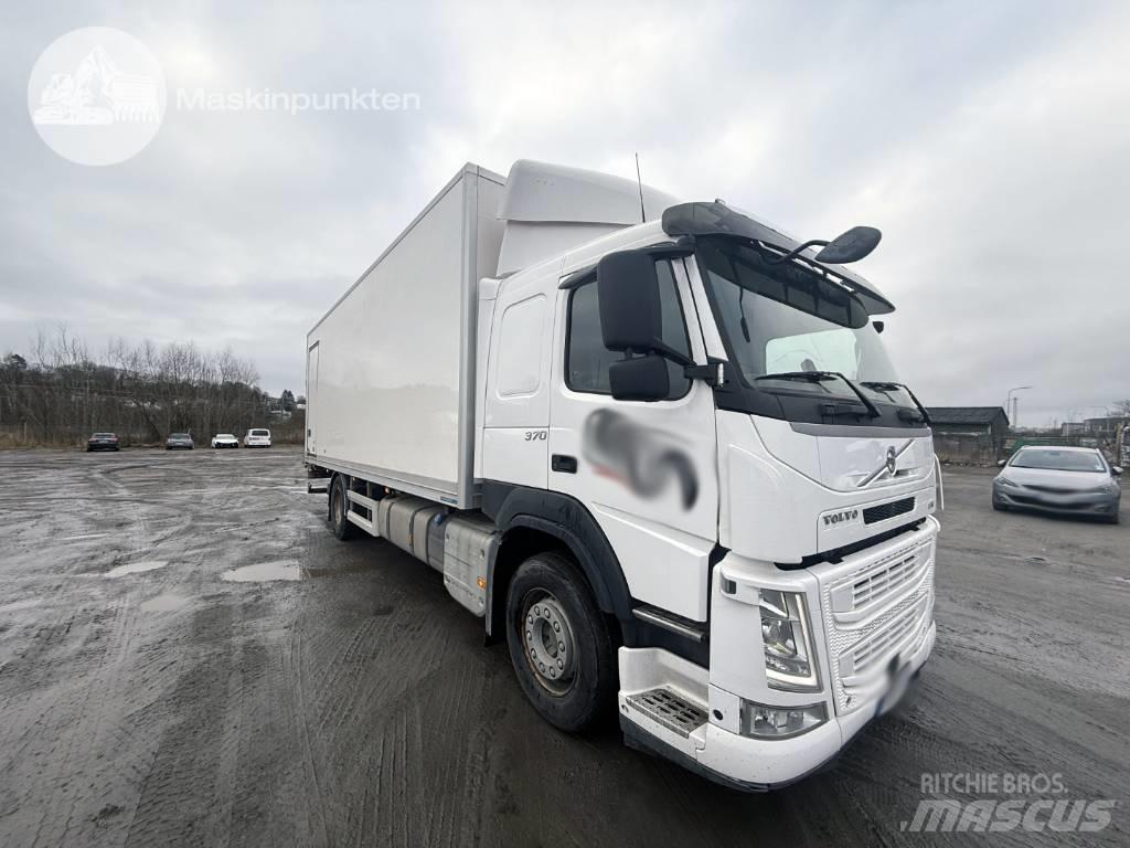 Volvo FM 370 Temperature controlled trucks