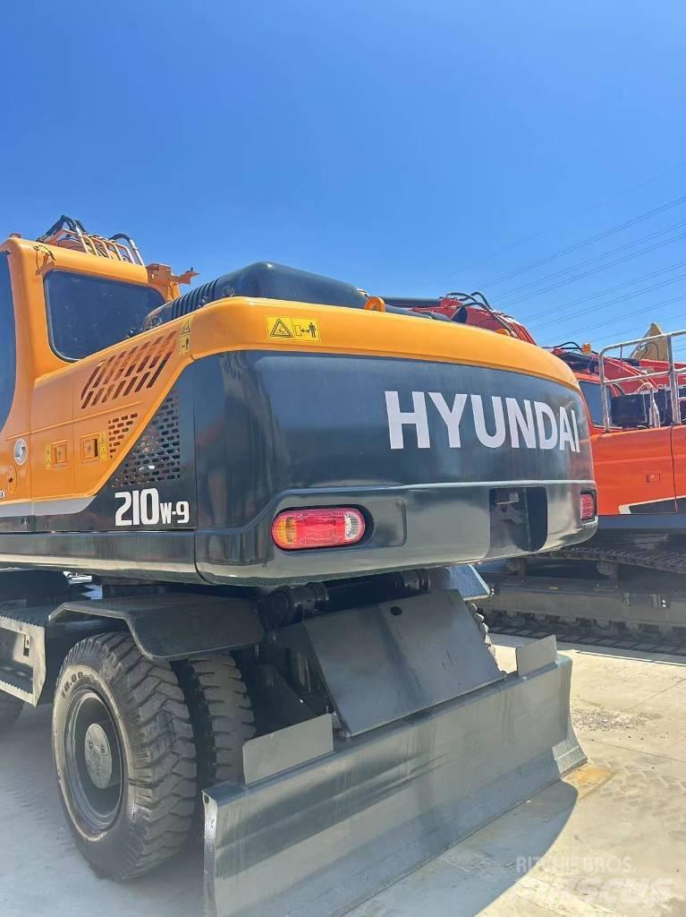 Hyundai R210W-9 Wheeled excavators