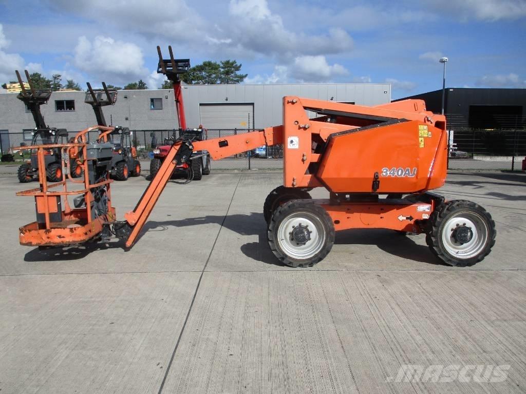 JLG 340AJ (835) Compact self-propelled boom lifts