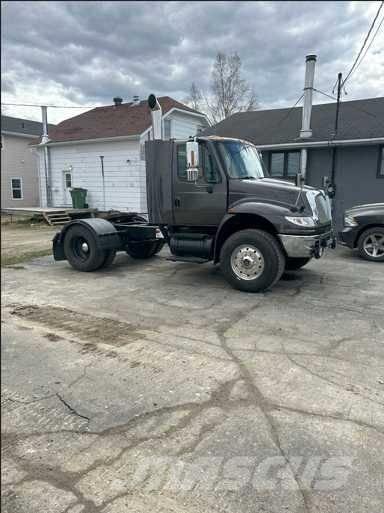 International 4400 Prime Movers