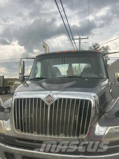 International 4400 Prime Movers