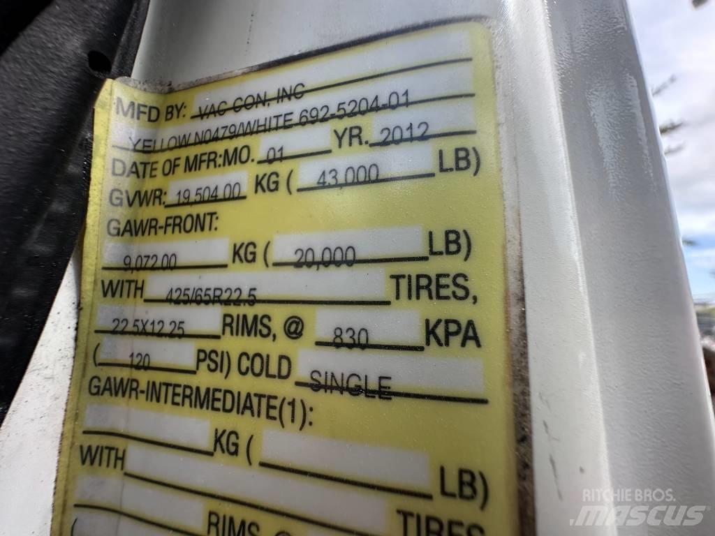 International 7400 Commercial vehicle