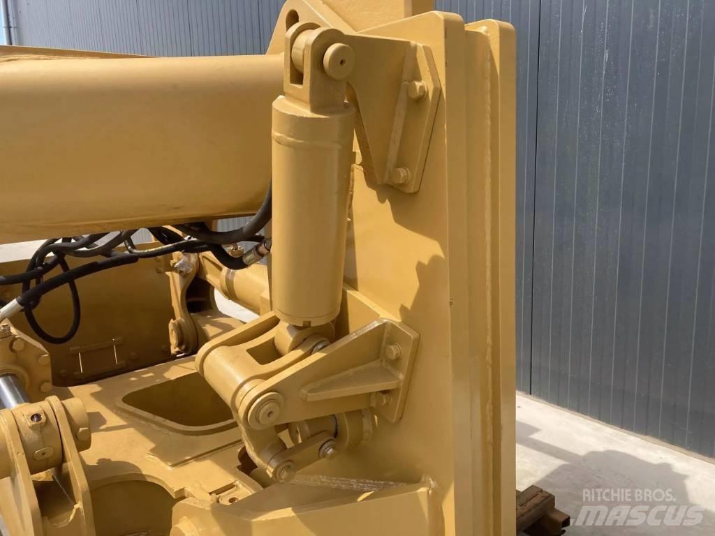 CAT D8N Scarifiers