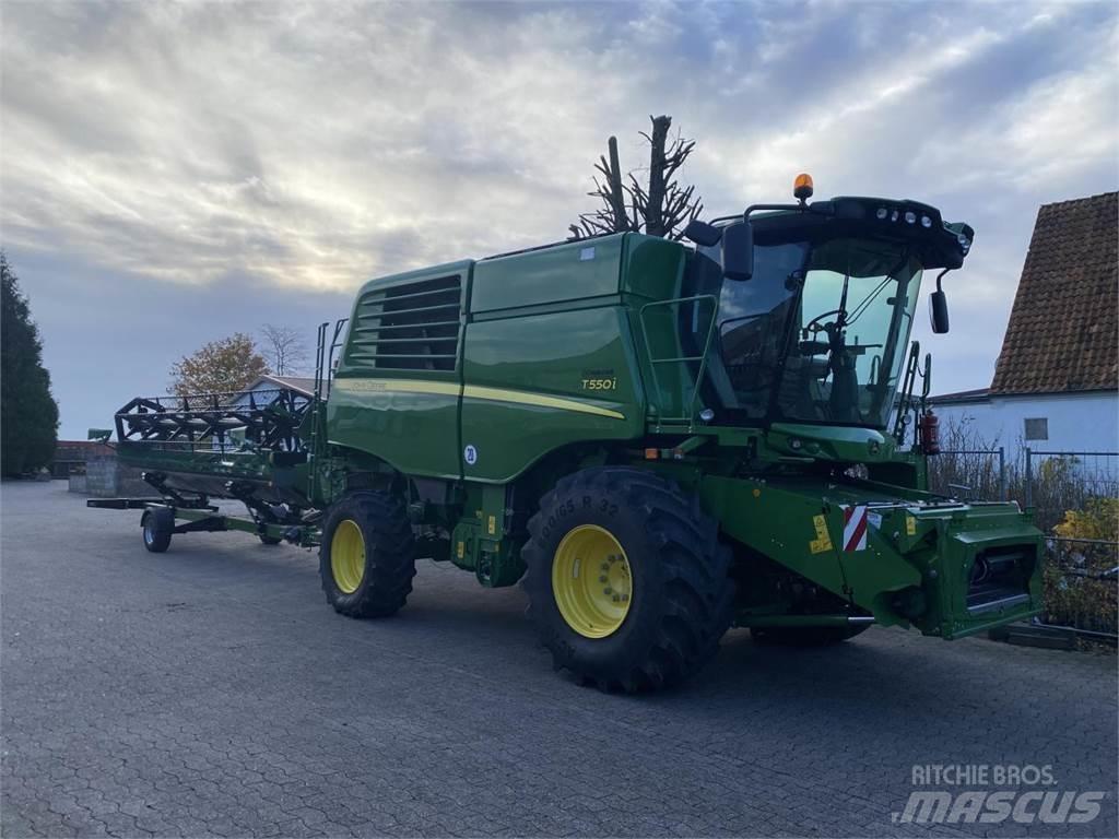 John Deere T550 Combine harvesters
