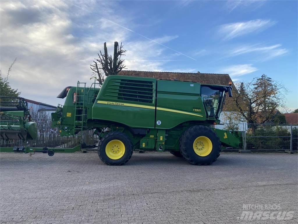 John Deere T550 Combine harvesters