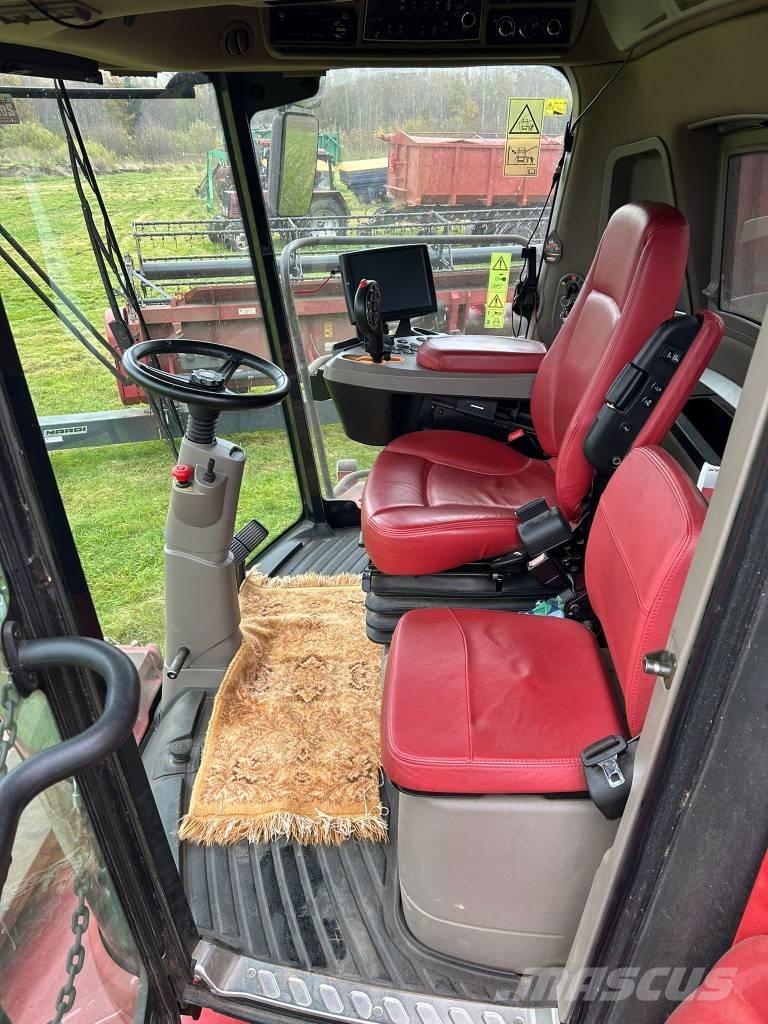 Case IH 8250 Combine harvesters