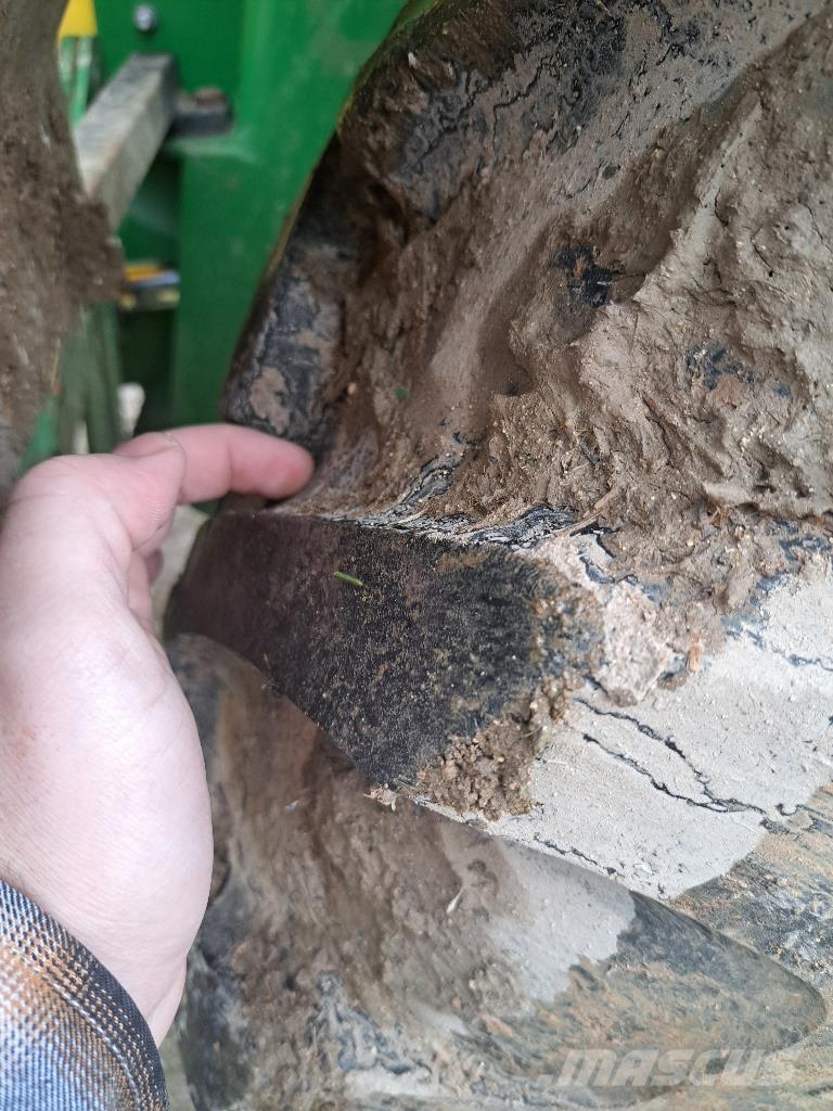 John Deere 732 Trailed sprayers