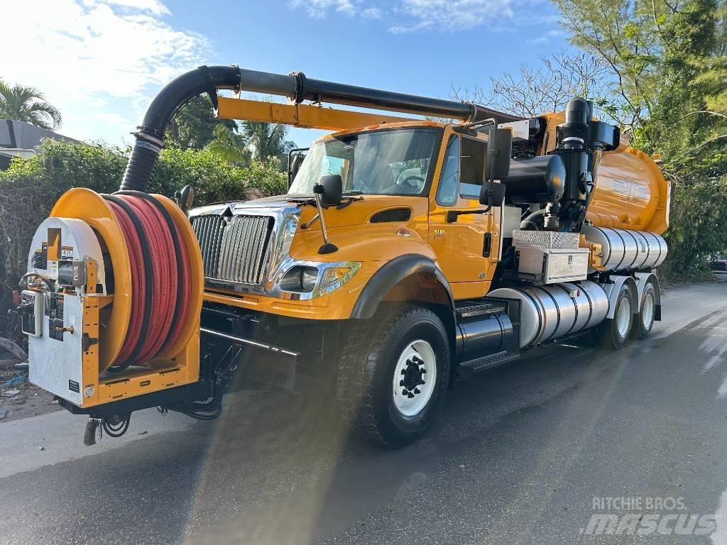 International 7600 Commercial vehicle