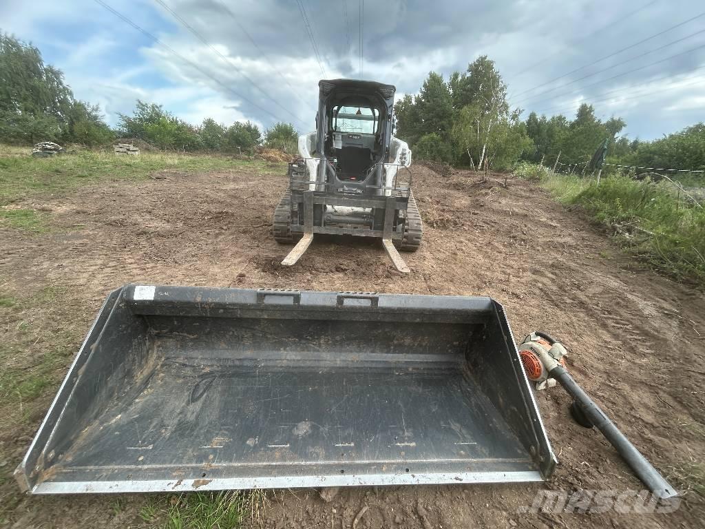 Bobcat T76 Crawler loaders