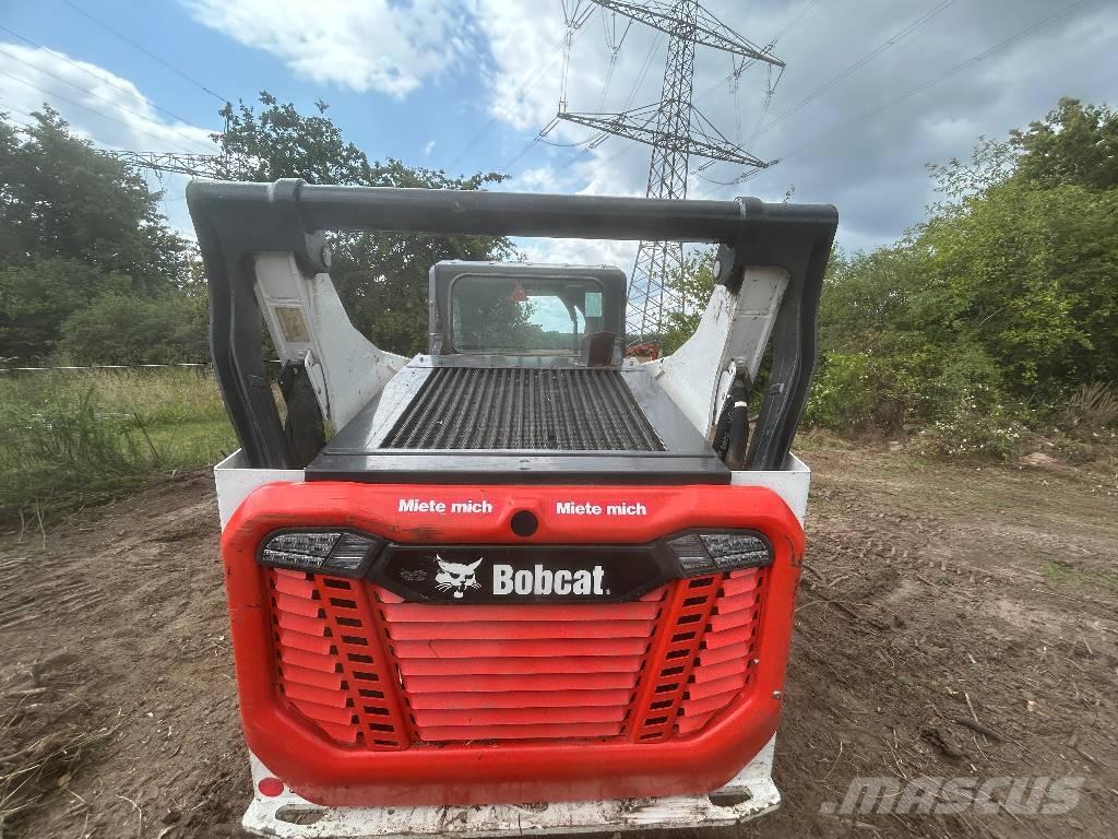 Bobcat T76 Crawler loaders