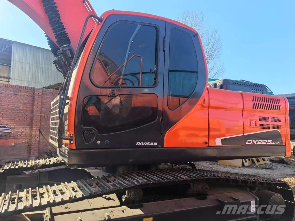 Doosan DX 225 LC Crawler excavators