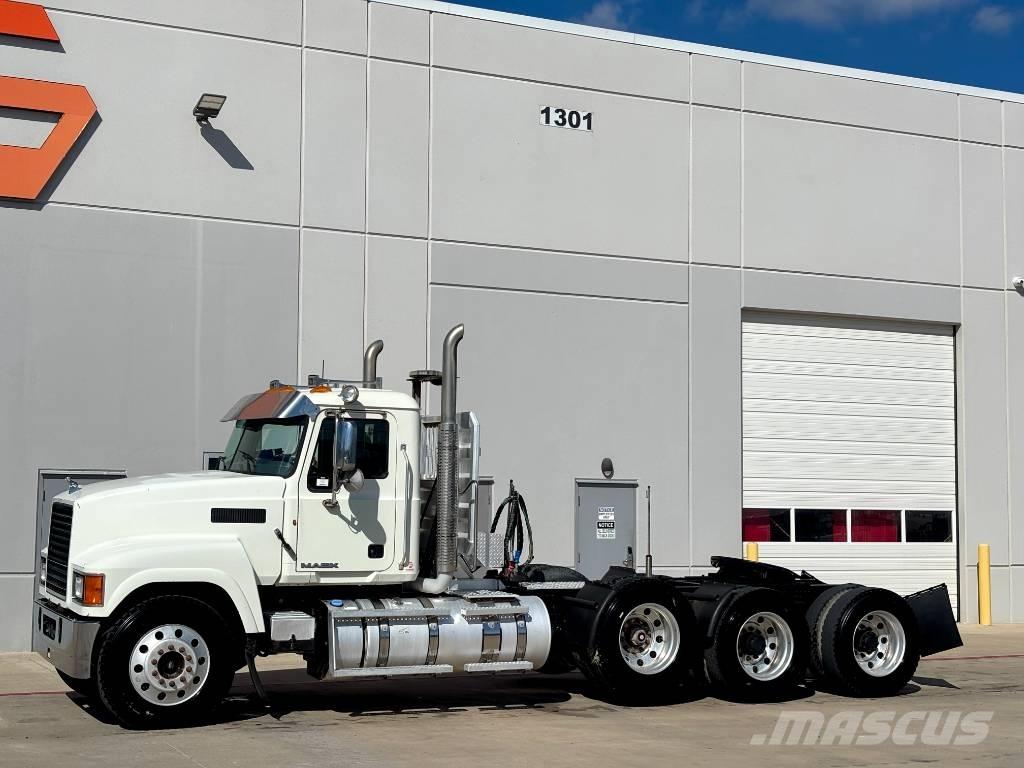 Mack CHU 613 Prime Movers