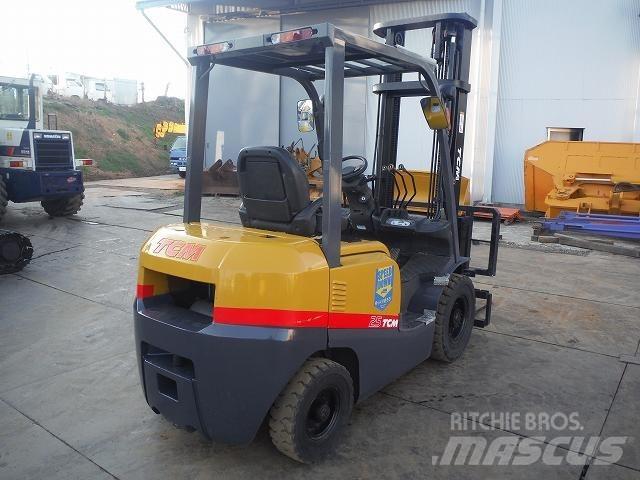 TCM FD25T3 Diesel trucks
