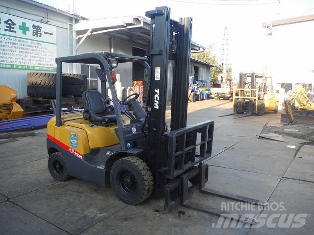 TCM FD25T3 Diesel trucks